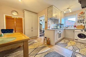 Kitchen/Breakfast Room- click for photo gallery